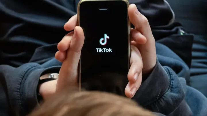TikTok’tan Gençlere “Daha Az Kaydır, Daha İyi Hisset” Çağrısı
