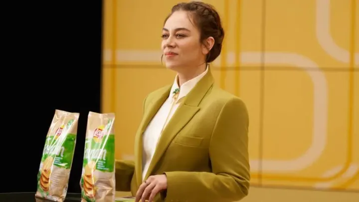 Demet Evgar, Lay’s Fırından’ın Yeni Reklam Kampanyasında Kamera Karşısına Geçti