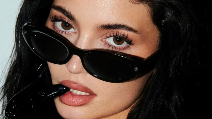 Meta, Yapay Zekâ Destekli Yeni Akıllı Gözlüklerini Kylie Jenner İş Birliğiyle Tanıttı