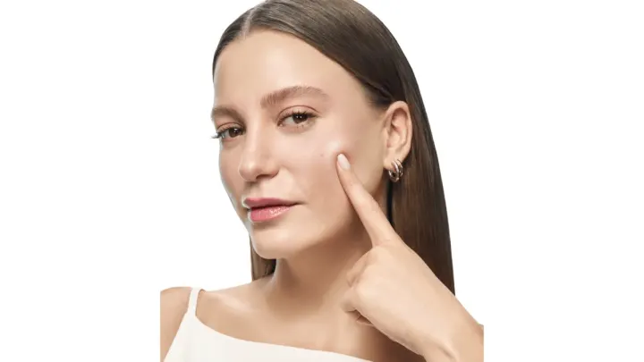 Serenay Sarıkaya, L’Oréal Paris’in Yeni Reklam Filminde Kamera Karşısında
