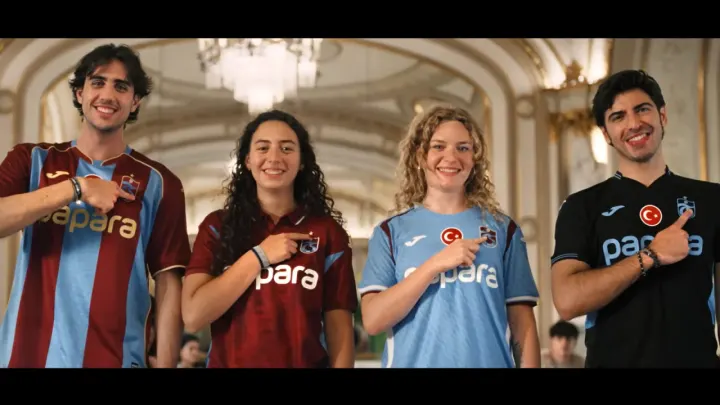 Trabzonspor’un Yeni Sezon Forma Kampanyası Napoli’de Hayat Buldu