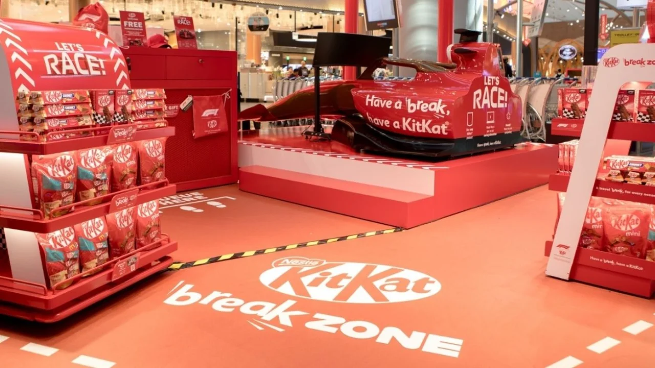 KitKat ve Formula 1 İş Birliği Türkiye'de Başladı: İstanbul Havalimanı'nda Deneyim Alanı Açıldı